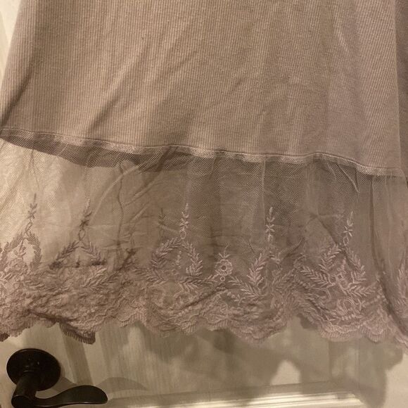 Umgee Women’s Beige Tank Top with Lace and Embroidery Size Medium NWOT - Picture 3 of 9